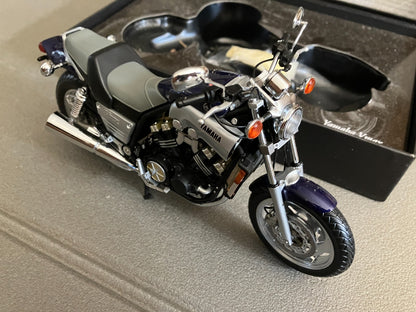 Moto miniature Yamaha Vmax 1993 Blue Minichamps 1/12