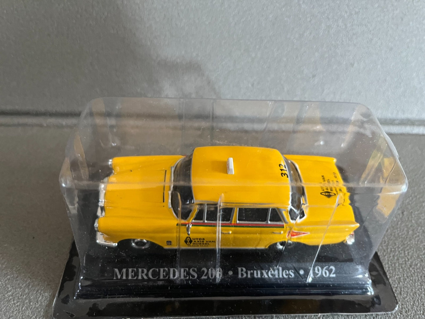 Voiture Miniature Mercedes 200 Bruxelles 1962 Taxi Du Monde au 1/43 Altaya