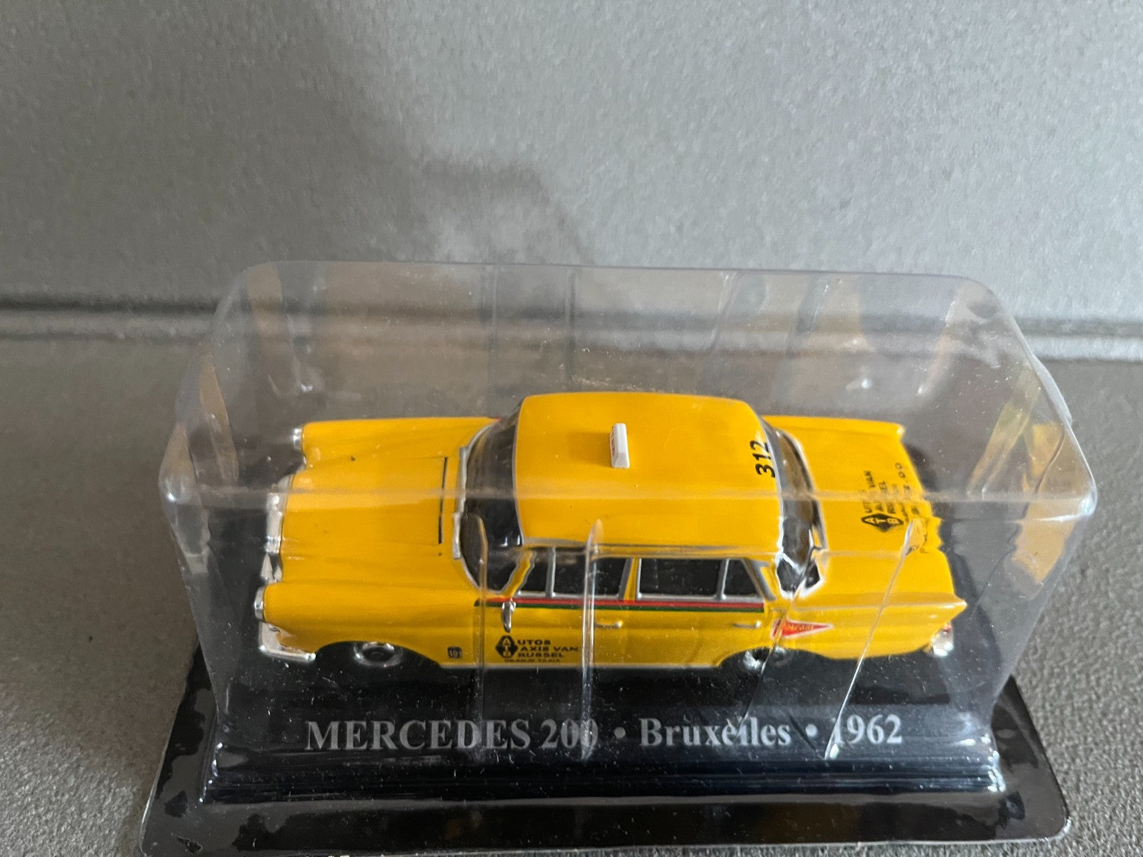 Voiture Miniature Mercedes 200 Bruxelles 1962 Taxi Du Monde au 1/43 Altaya