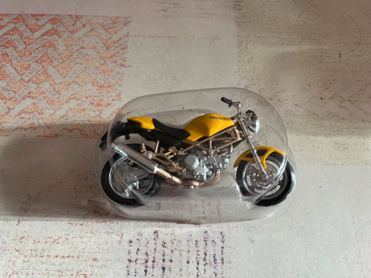 Moto miniature Ducati 900 Monster Motos à Collectionner Maisto Altaya au 1/18
