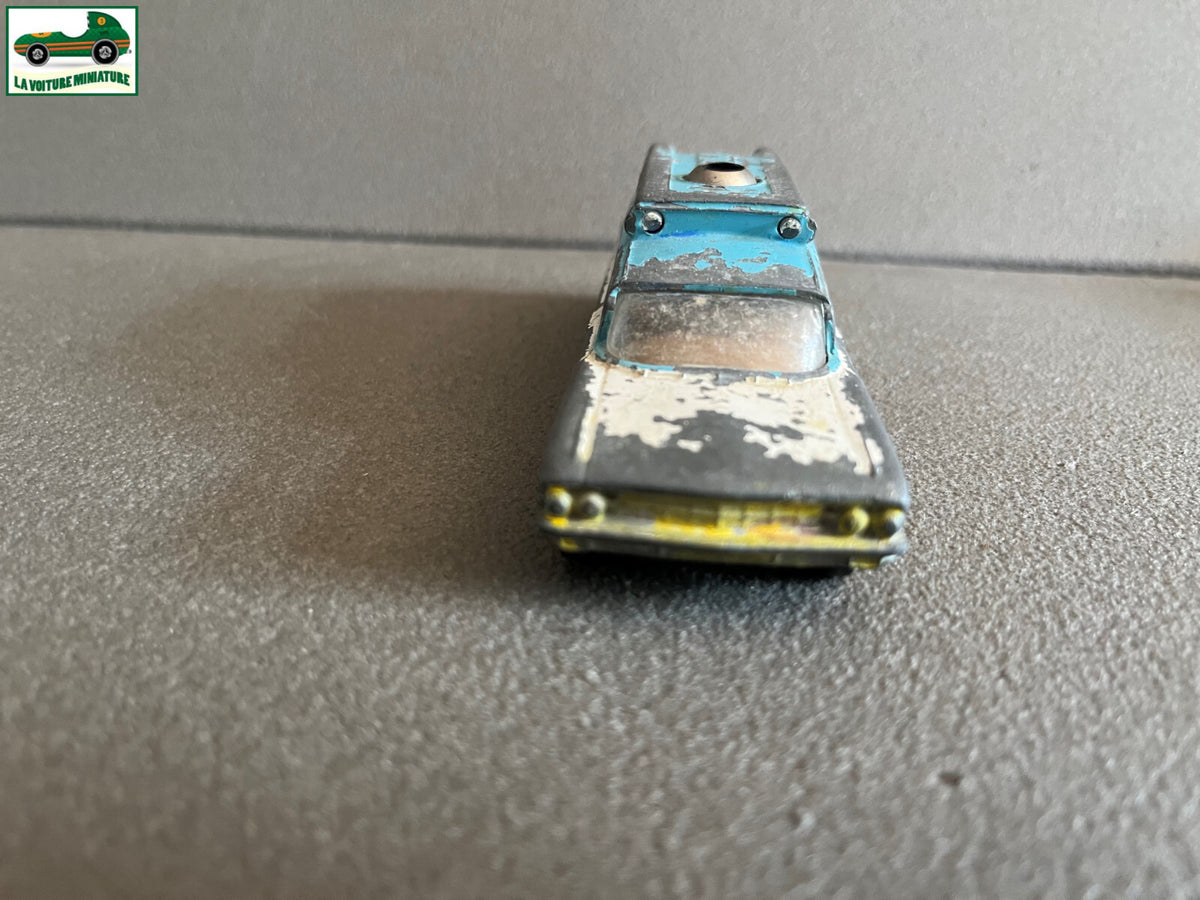 Ancienne Voiture Miniature Superior Ambulance Cadillac Corgi Toys Britain Epave