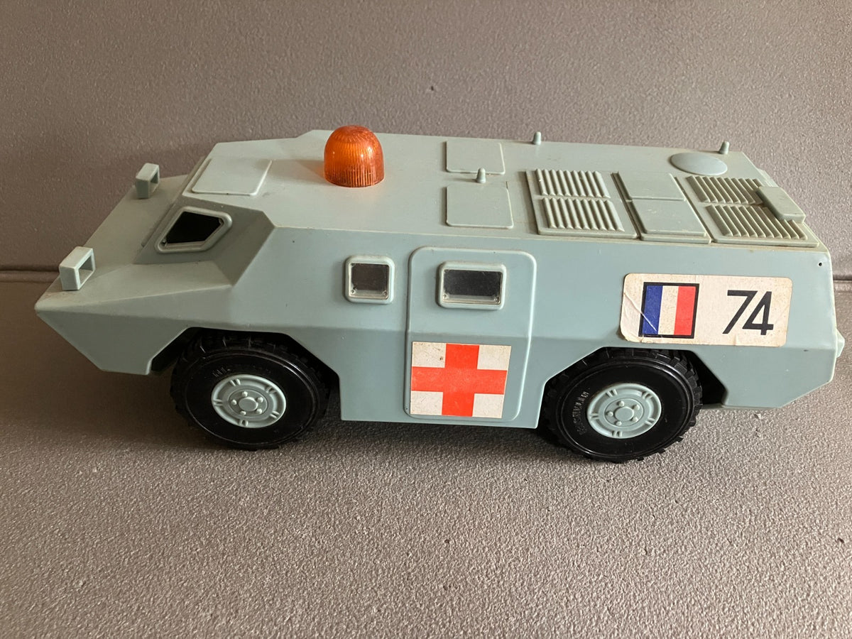 Jouet Ancien Voiture Miniature Militaire Berliet VXB Ambulance Mont Blanc 1/20