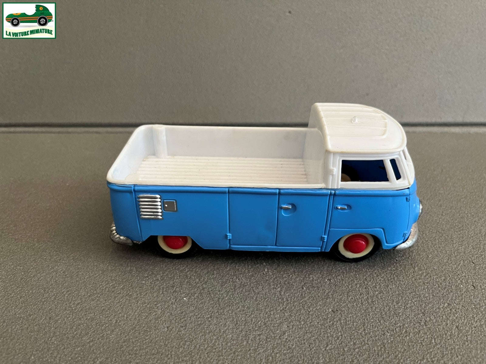 Ancien Jouet de Bazar Plastique Volkswagen Combi Pick Up Jato 1/24 Défauts