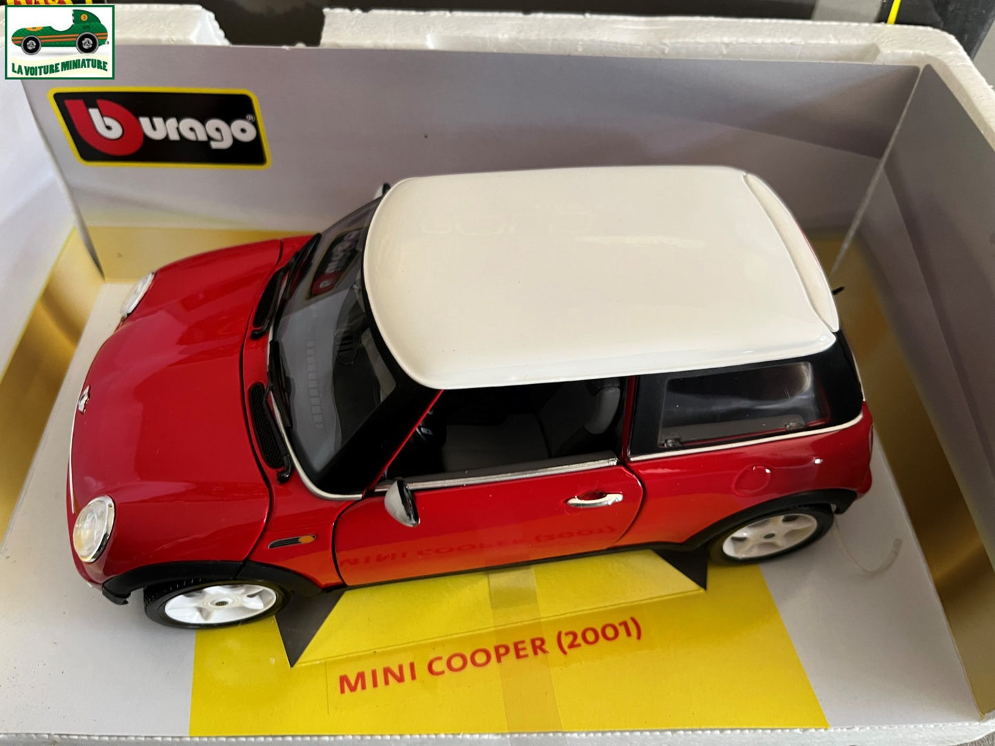 Voiture miniature Mini Cooper 2001 Burago au 1/18