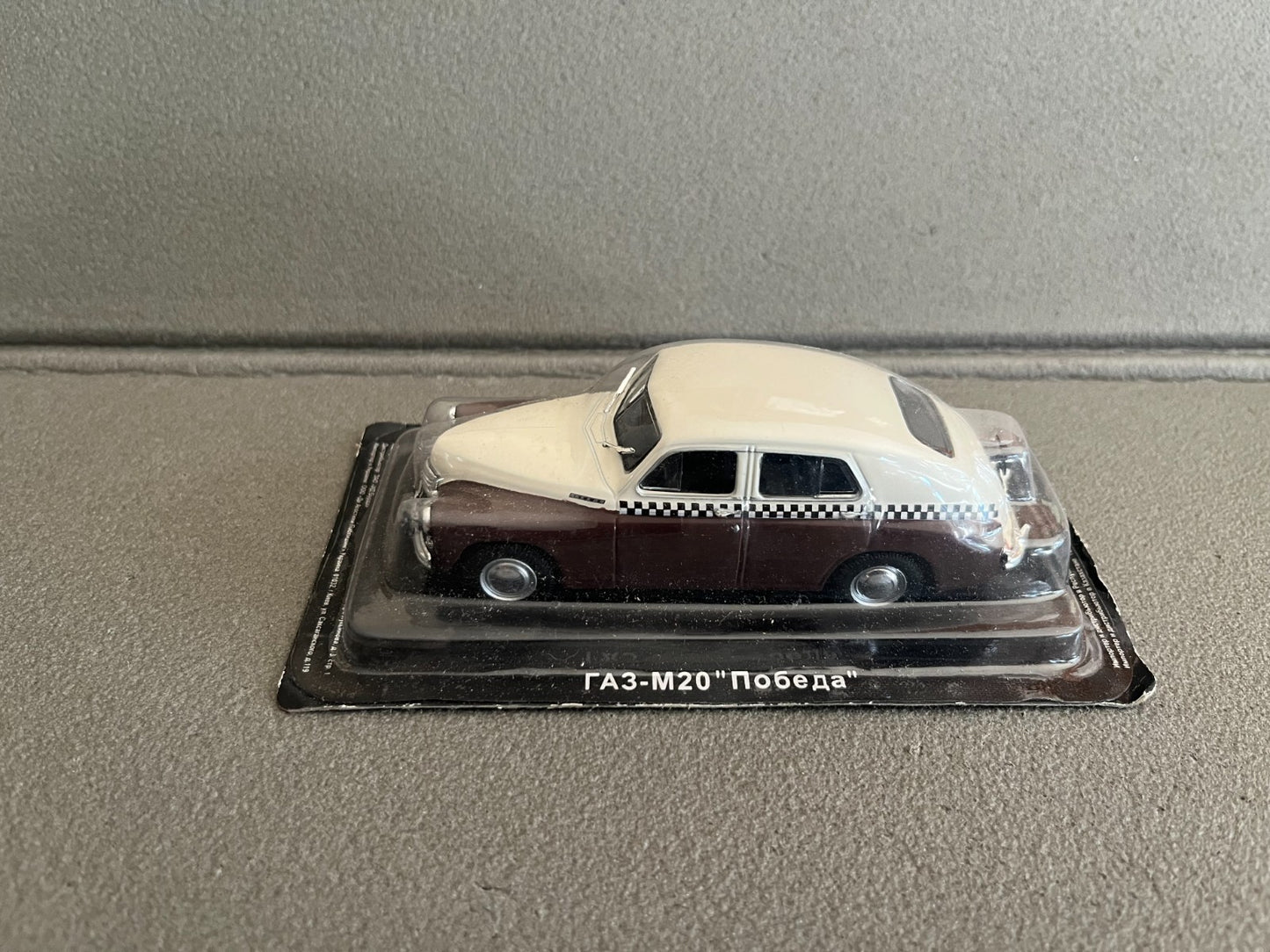 Voiture Miniature GAZ M20 Pobieba Taxi Ixo DeAgostini URSS Pays Est Russie 1/43