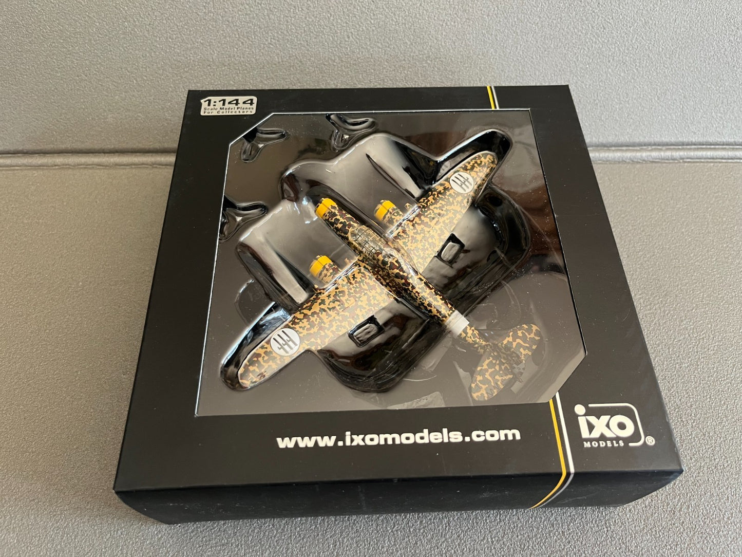 Avion miniature Militaire Cant Z 1007bis Alcione Ixo 1/144