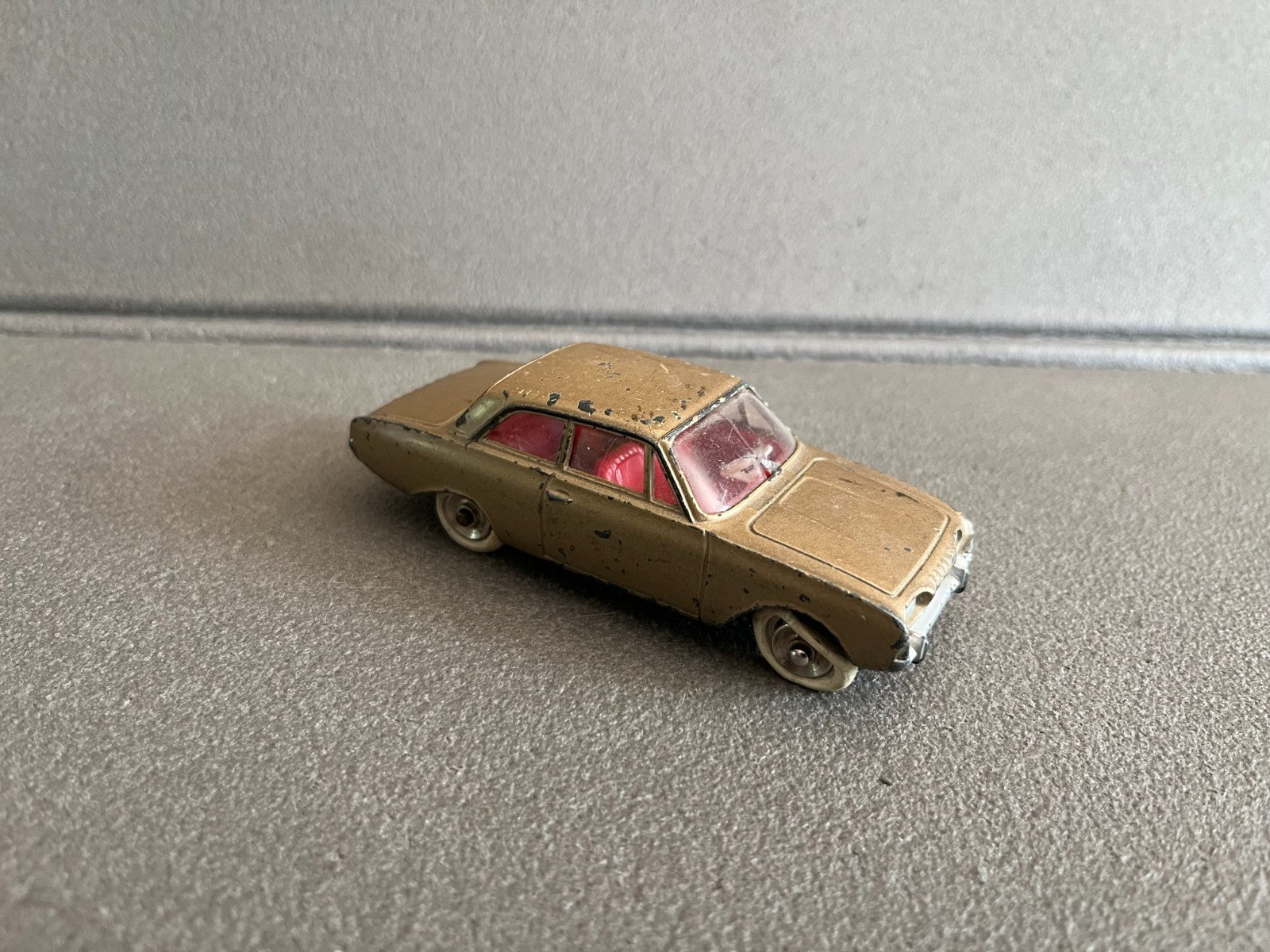 Ancienne Miniature Voiture Ford Taunus Dinky Toys Meccano France Epave
