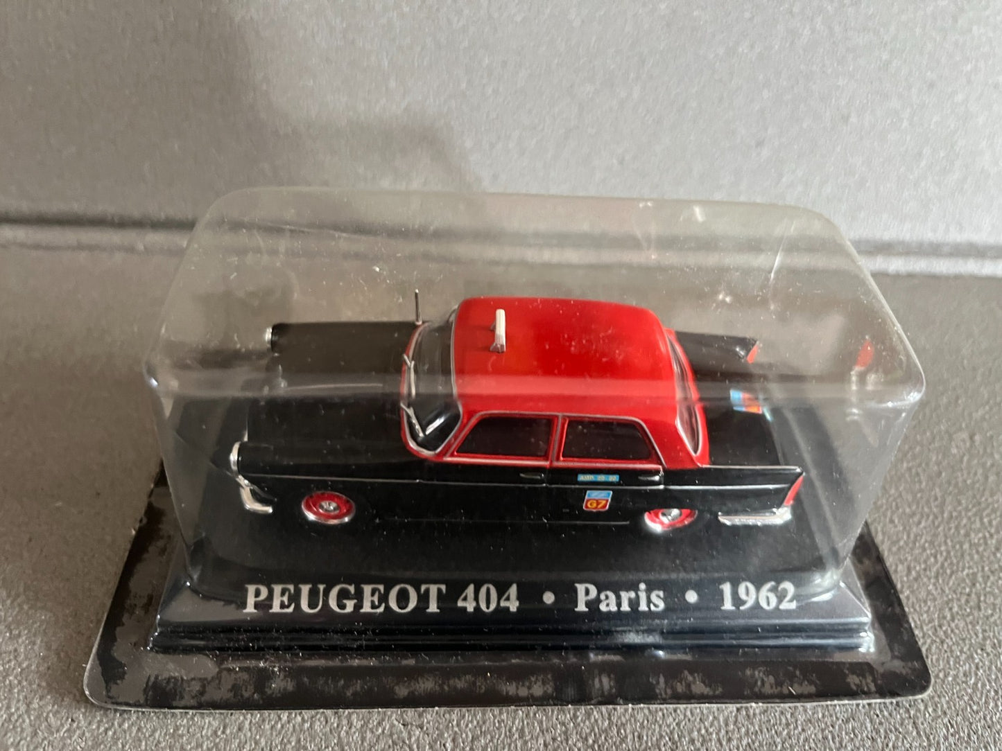 Voiture Miniature Peugeot 404 Paris 1962 Taxi Du Monde au 1/43 Altaya