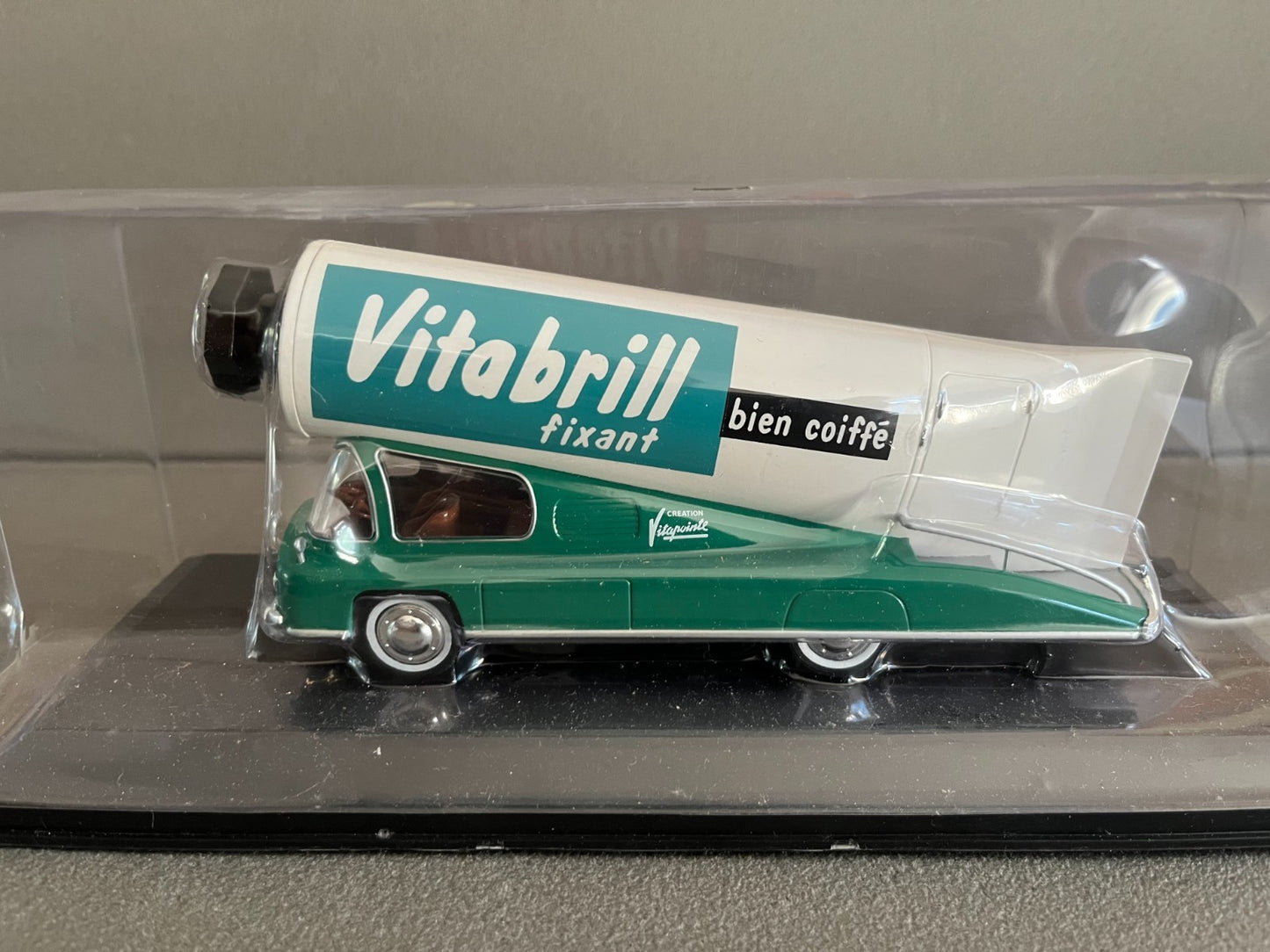 Voiture miniature Camion Renault 2500 KG Vitabrill Auto Plus Hachette 1/43