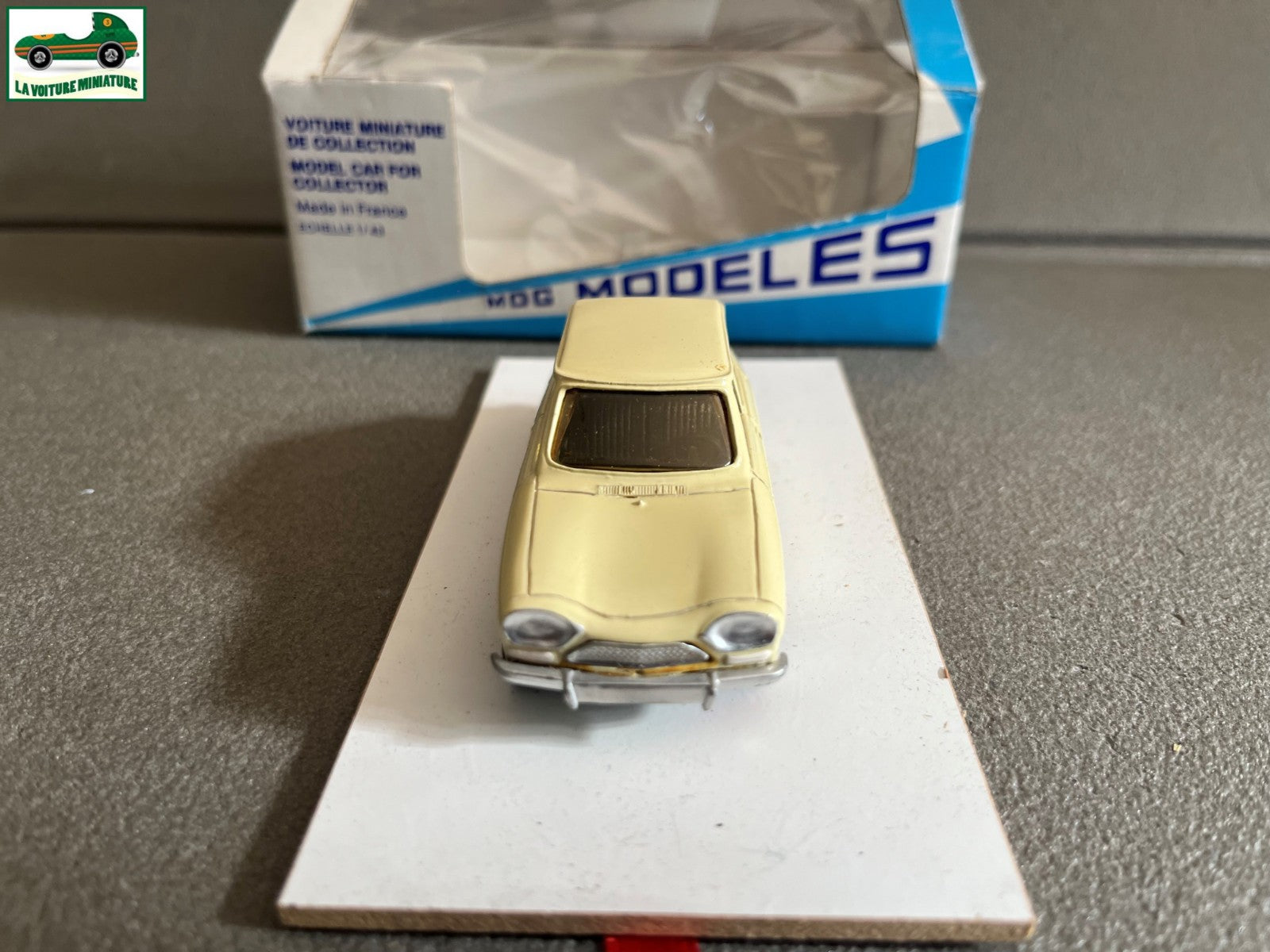 Voiture Miniature Kit résine monté Citroen Ami 8 MOG Modeles au 1/43