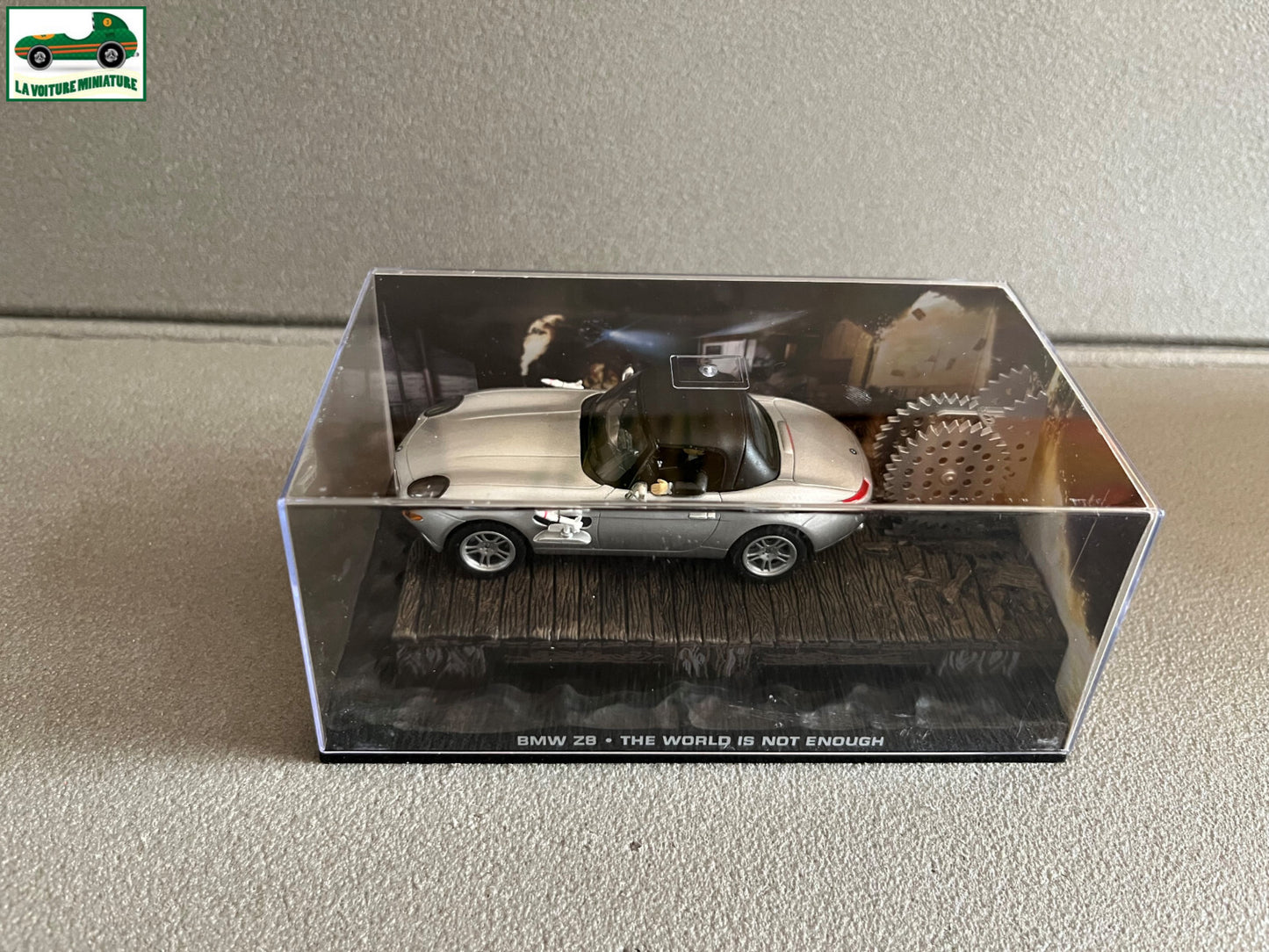 Voiture miniature BMW Z8 The World is not Enough James Bond 007 1/43