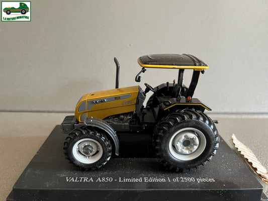 Voiture miniature Tracteur Agricole Valtra A850 Universal Hobbies 1/32