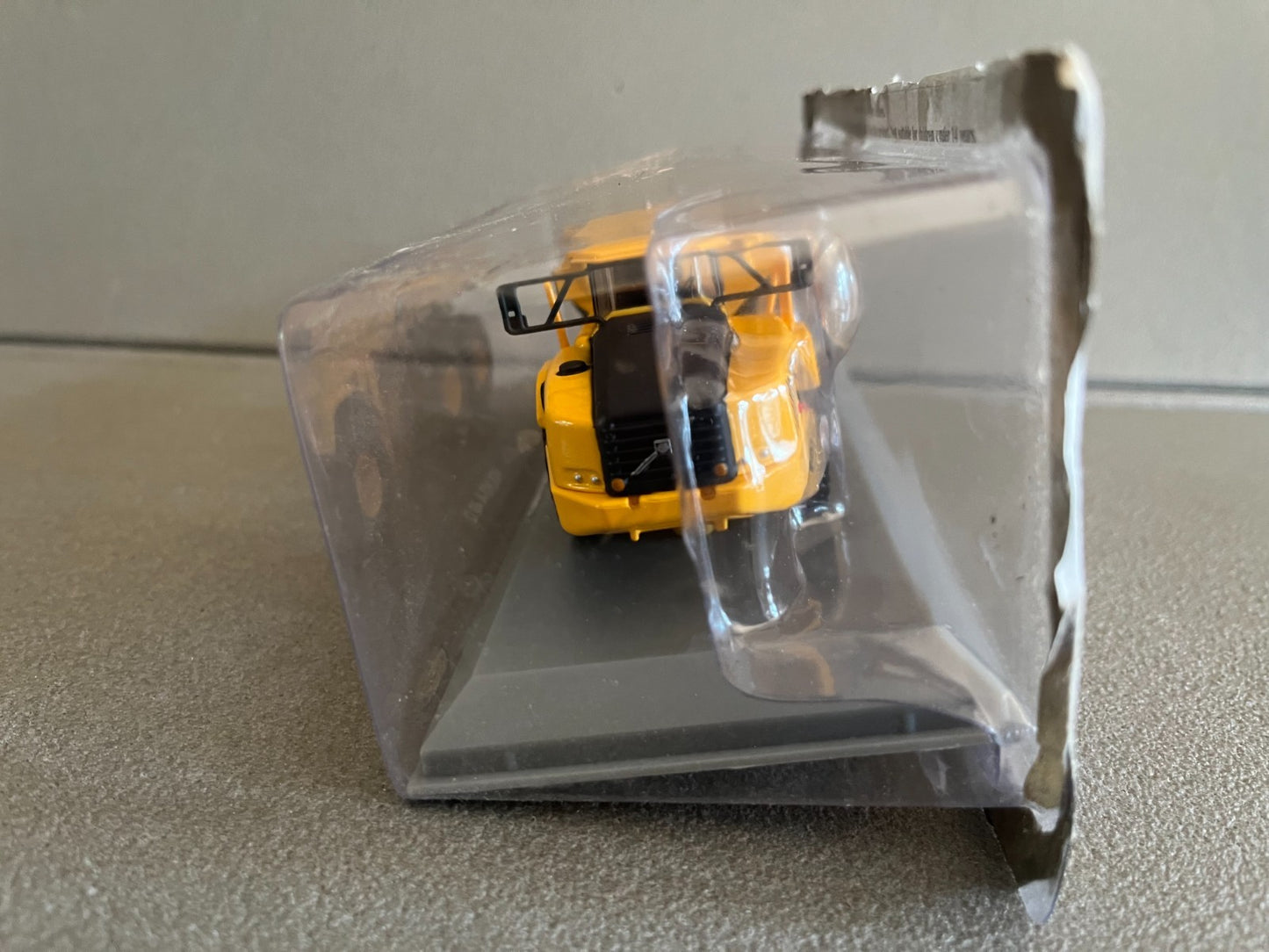 Miniature Véhicule de chantier Volvo A 40 D Camion Tombereau Hachette 1/72