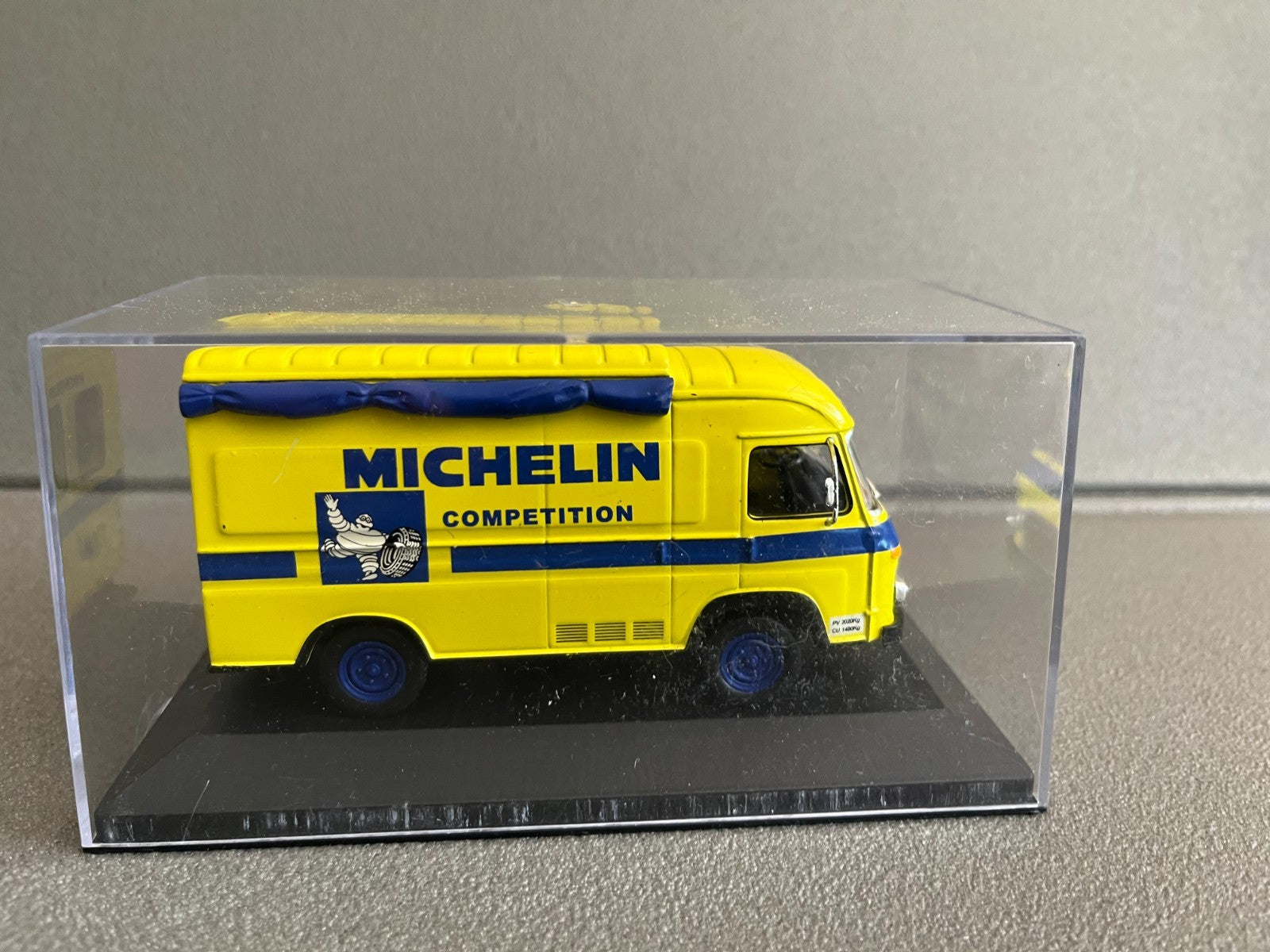 Voiture Miniature Camion Publicitaire Saviem SG2 Michelin Competition au 1/43