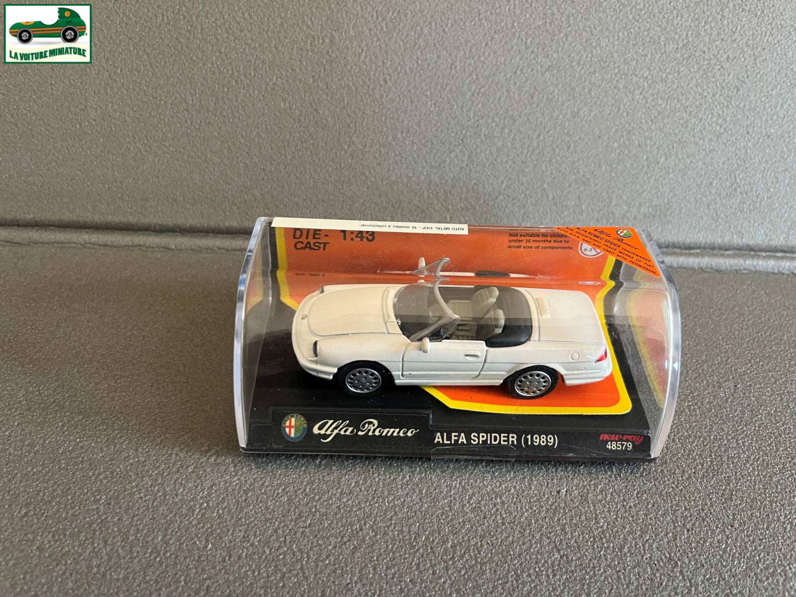 Voiture Miniature Alfa Romeo Spider 1989 New Ray au 1/43