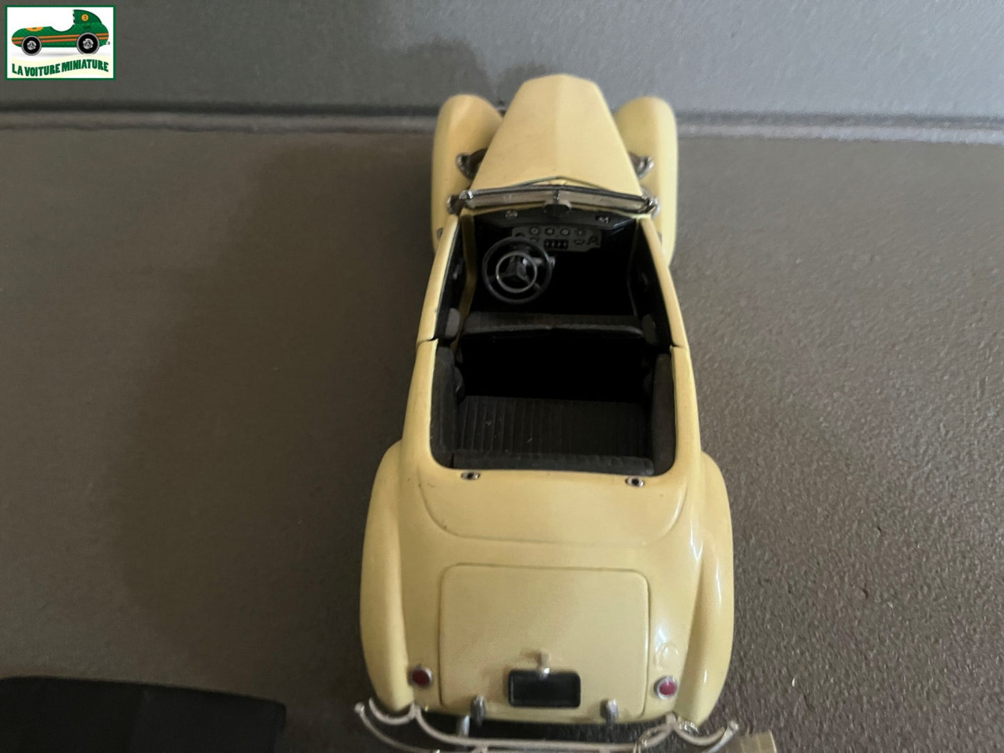 Voiture miniature 1937 Cord 812 Phaeton Coupé Franklin Mint 1/24 Défauts