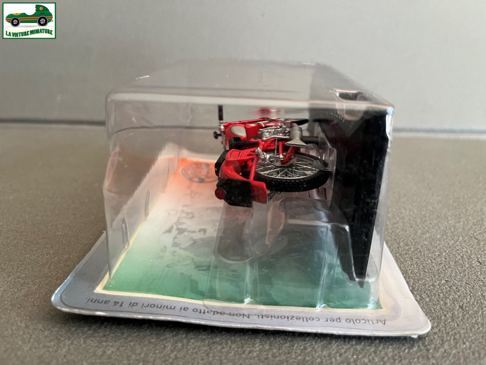 Moto miniature Guzzi Falcone Italienne Starline au 1/24