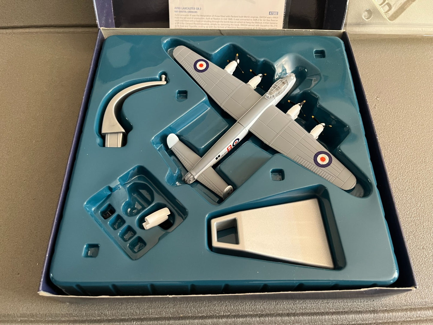 Avion miniature Militaire Avro Lancaster Corgi 1/144