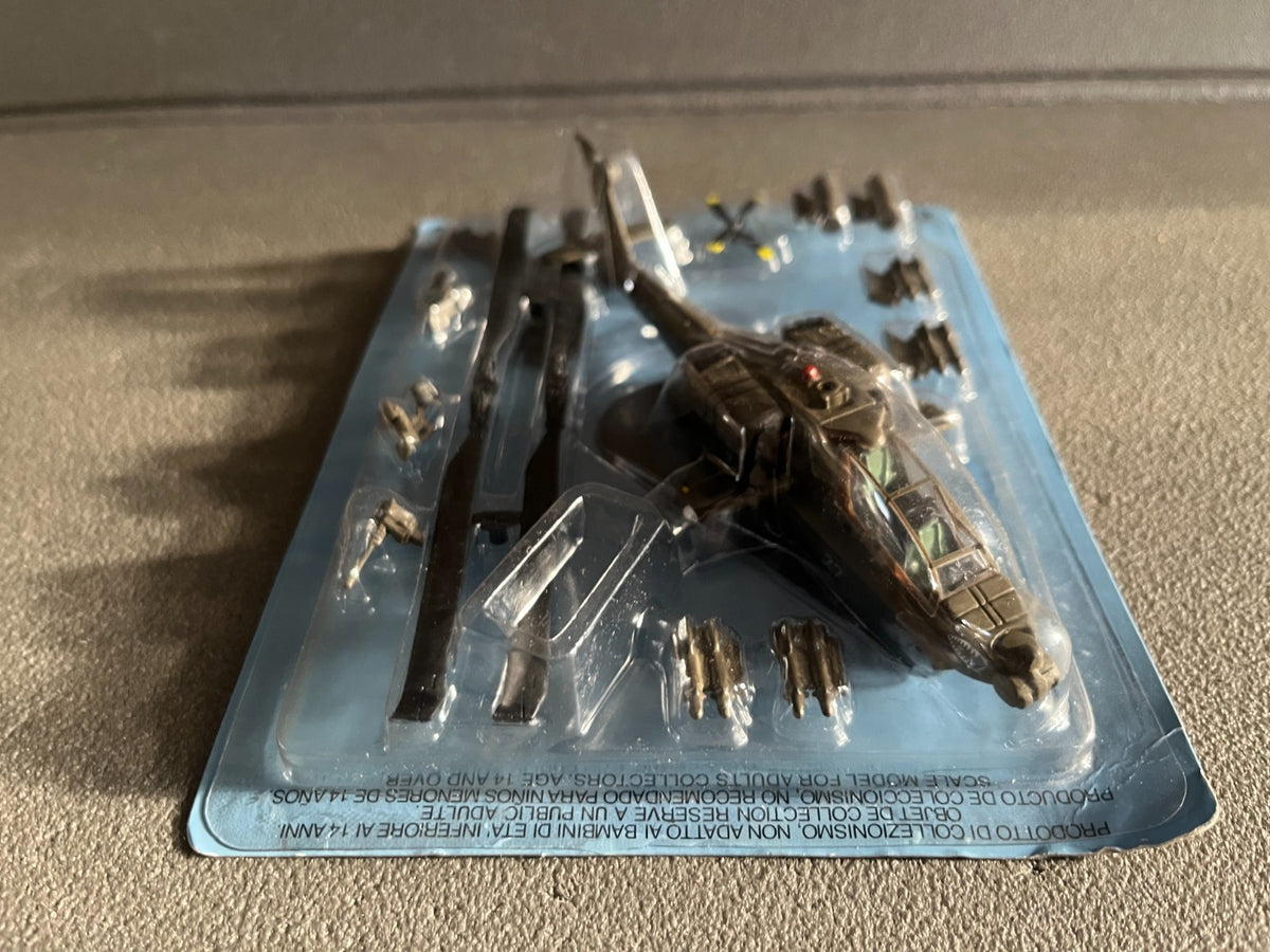 Avion miniature Militaire Hélicoptère Apache Fabbri Italeri 1/100