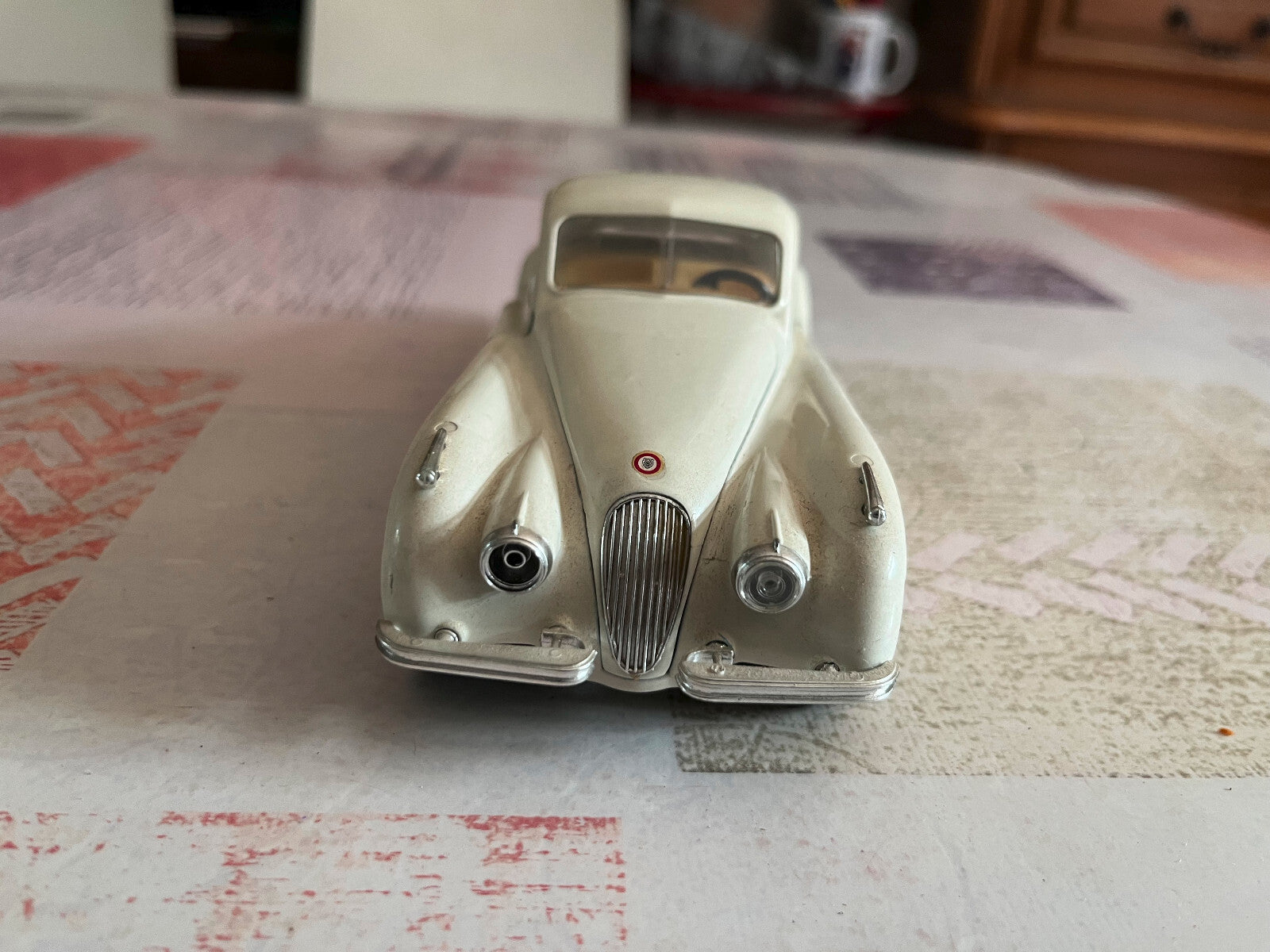 Voiture miniature Jaguar XK 120 1948 Burago 1/24