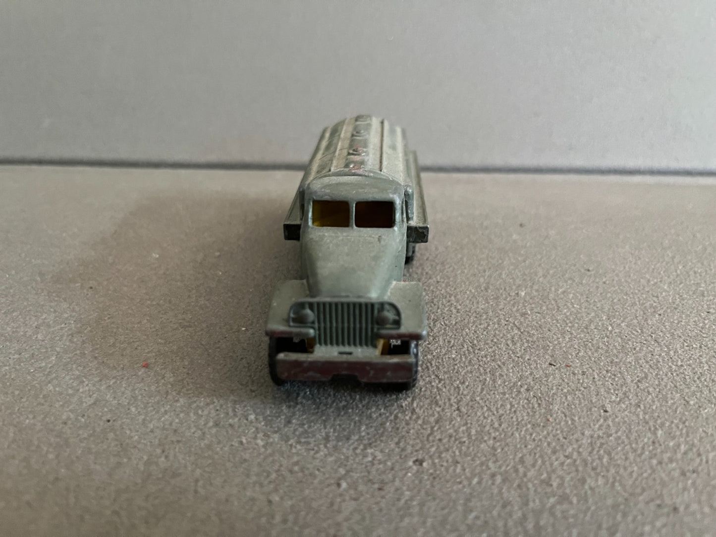 Ancienne Miniature Camion Citerne Militaire France Jouets Epave
