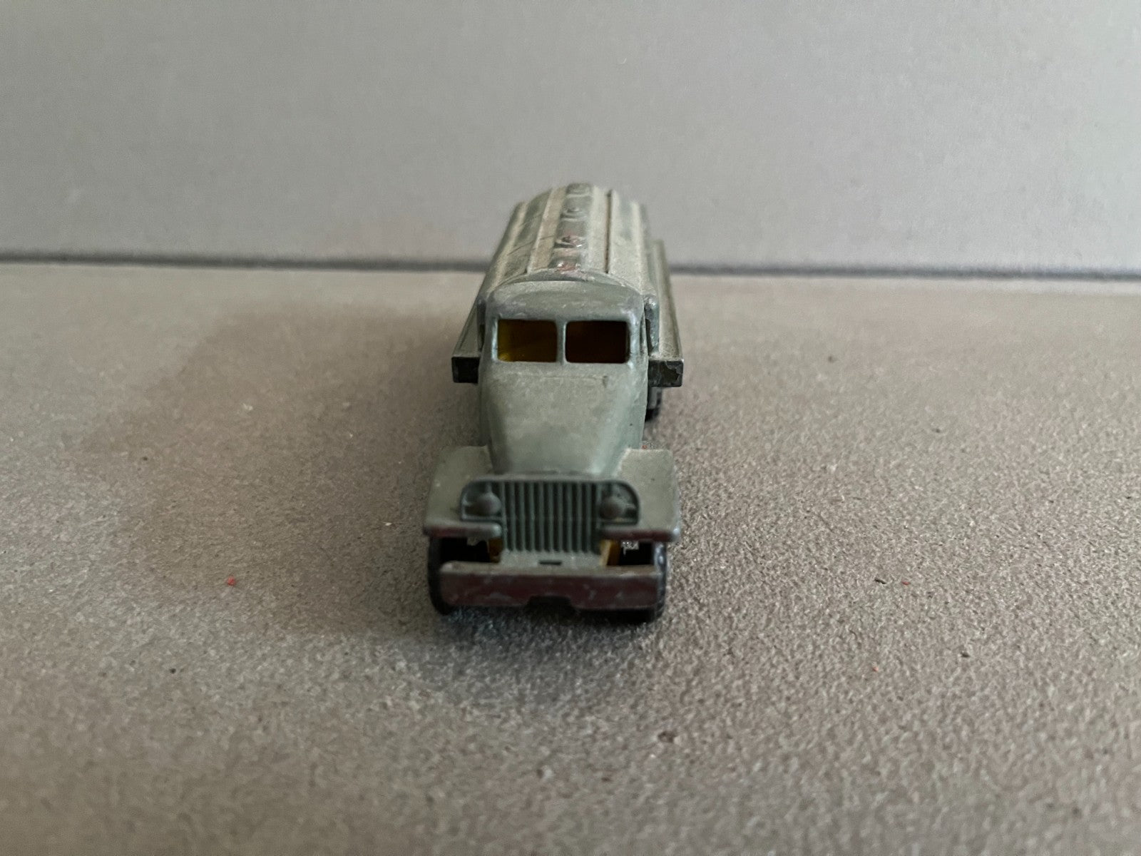 Ancienne Miniature Camion Citerne Militaire France Jouets Epave