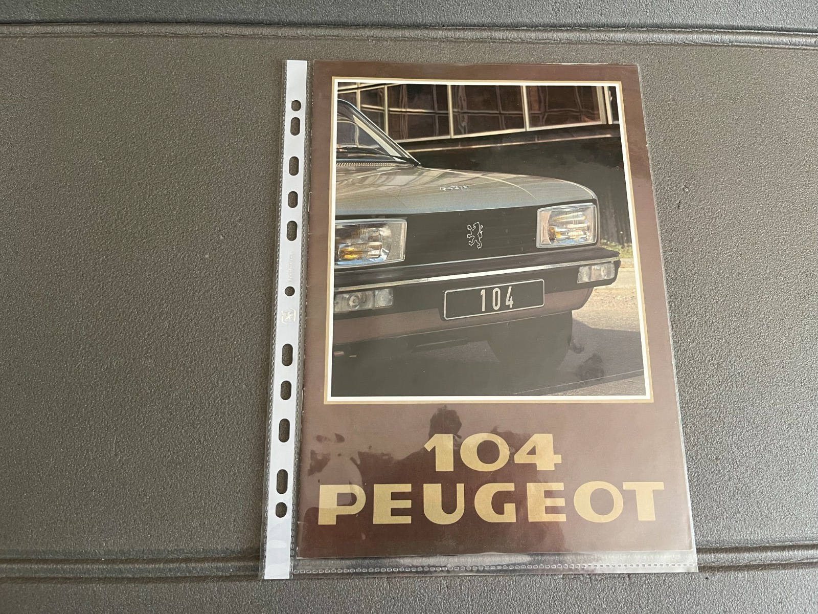 Ancien Dépliant Brochure Documentation Automobile Peugeot 104