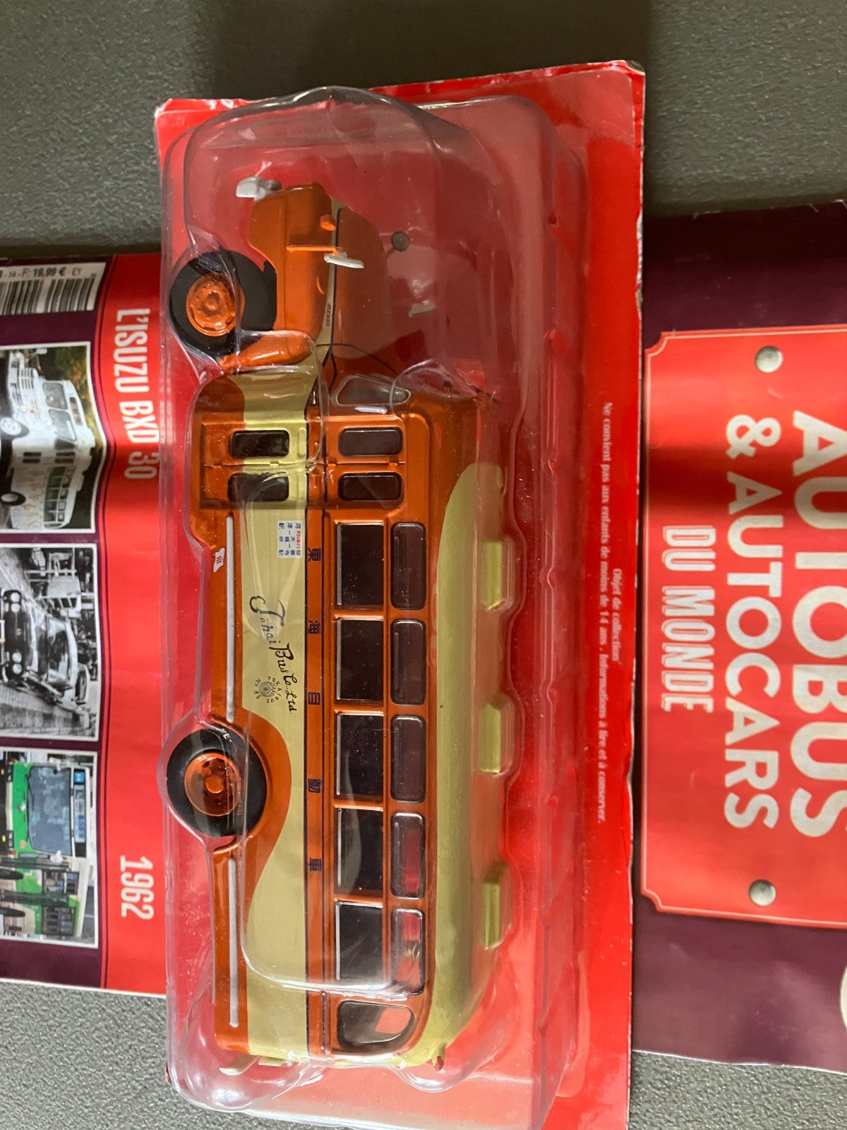 Voiture miniature Isuzu BXD 30 1/43 Autobus Autocars du Monde