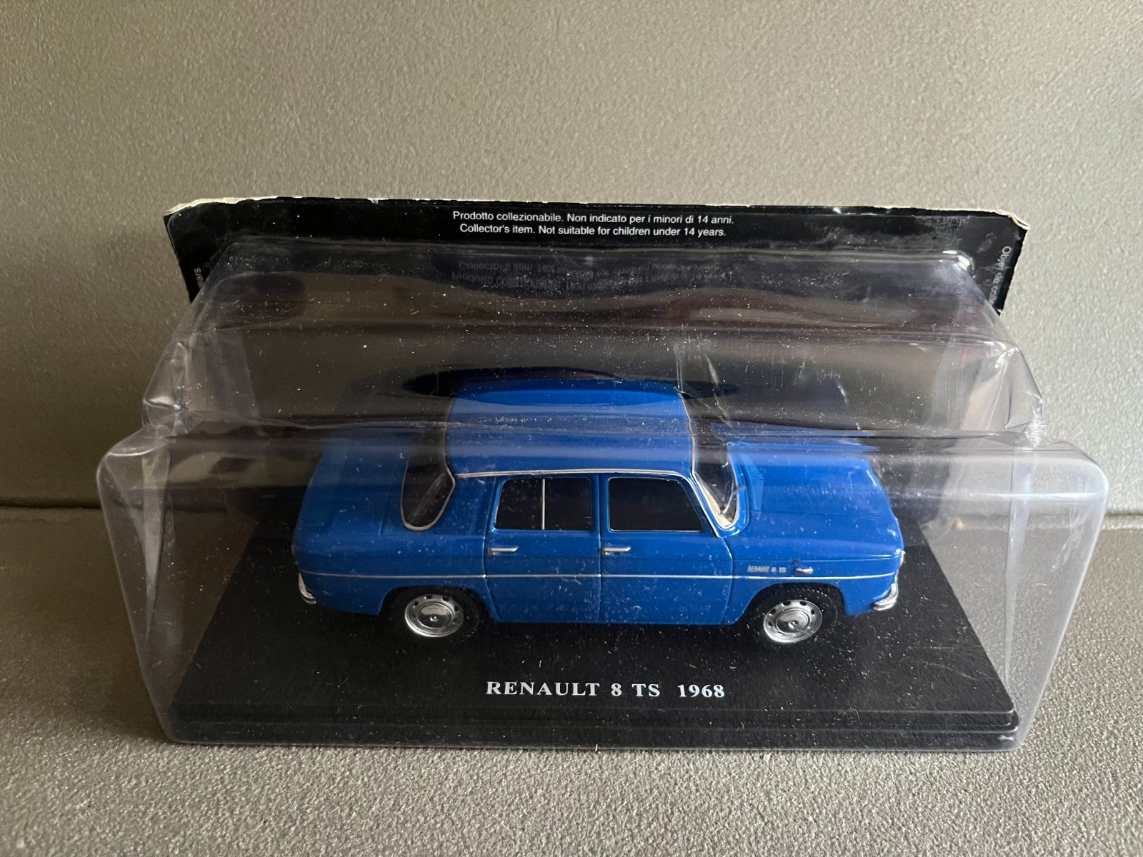Voiture miniature Renault 8 TS 1968 au 1/24