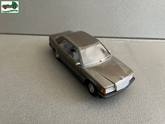 Ancienne Miniature Voiture Mercedes 190E Burago 1/25