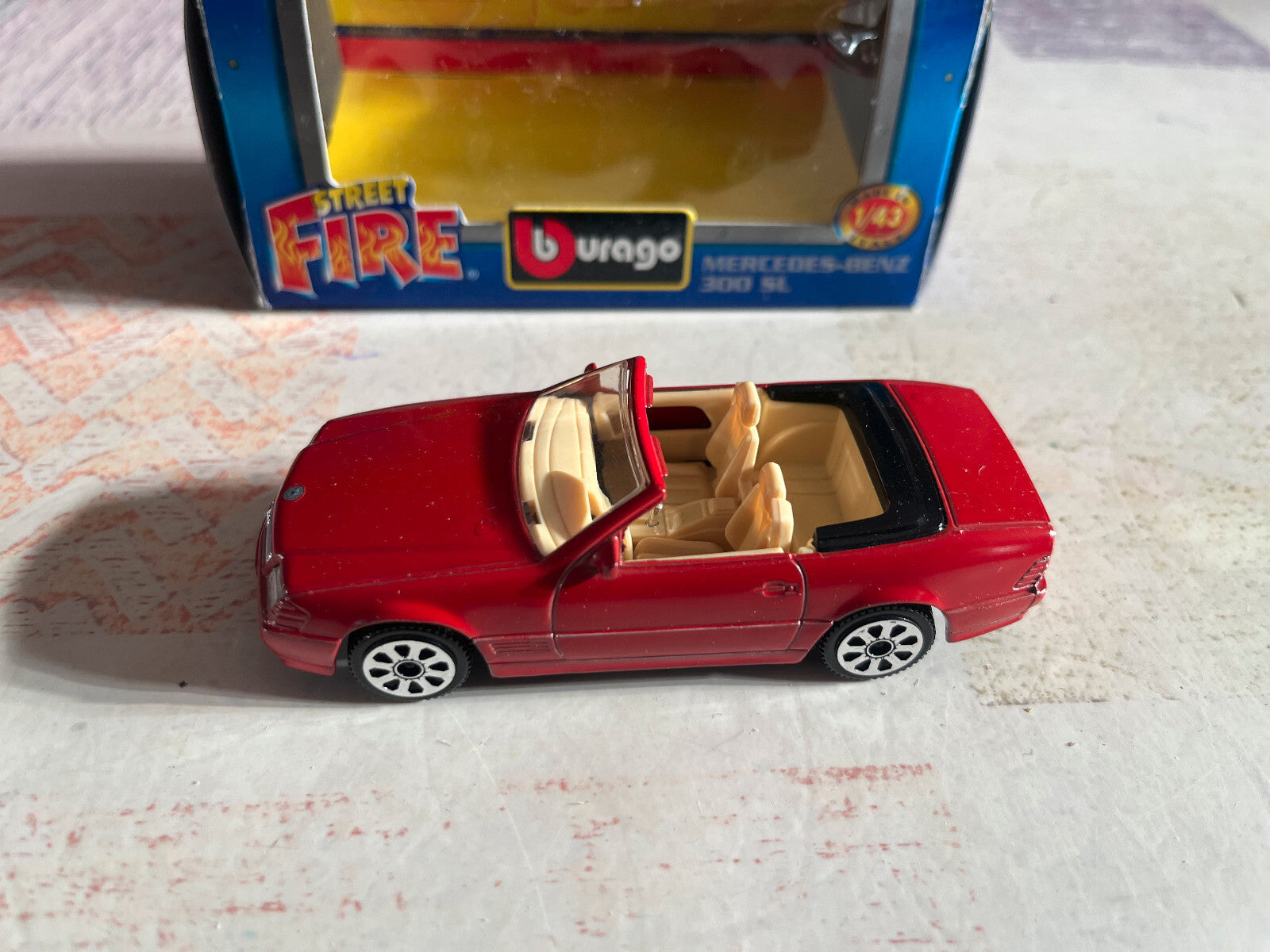Voiture miniature Burago Street Fire Mercedes Benz 300 SL au 1/43