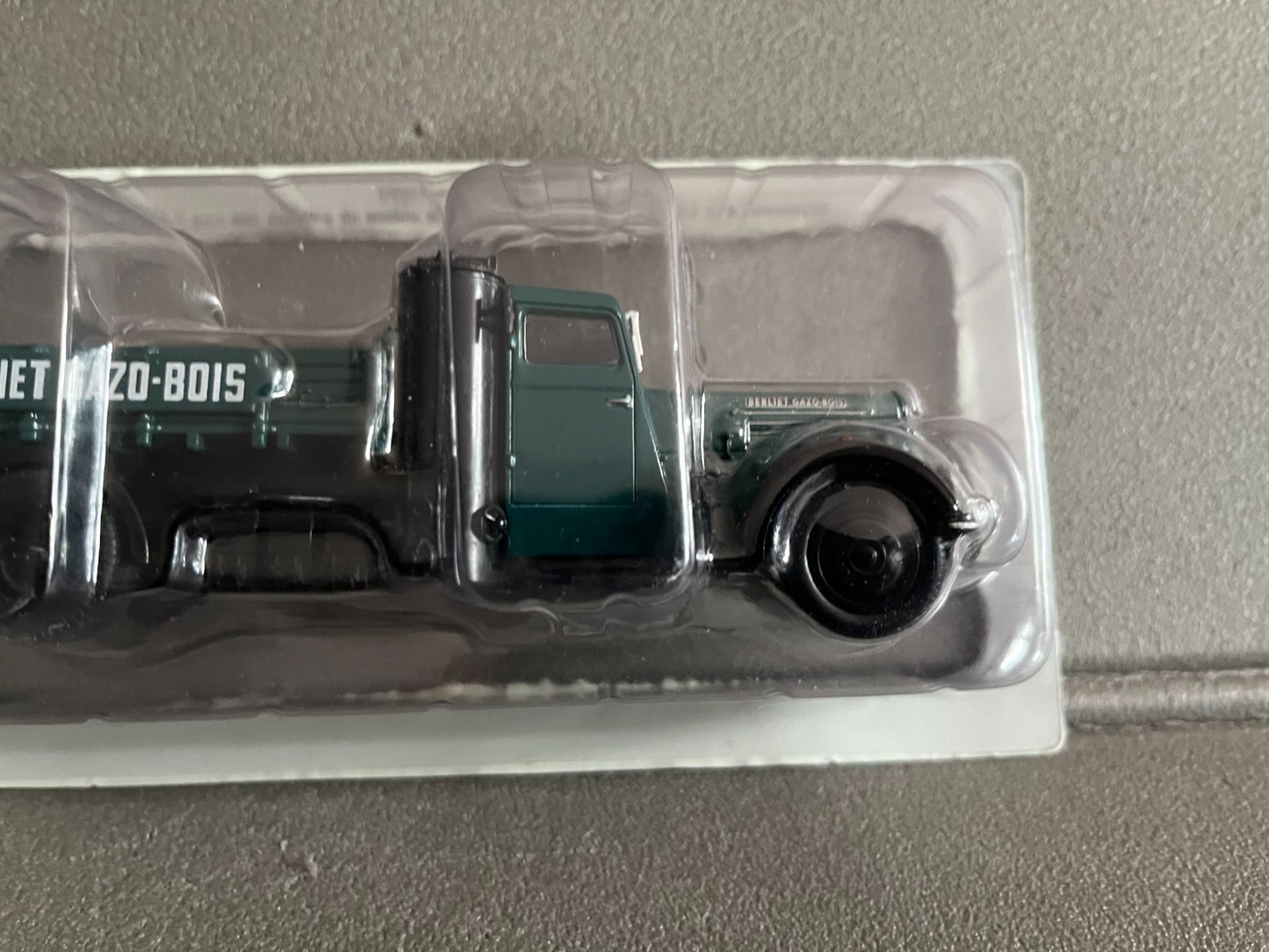 Voiture miniature Camion Berliet VDANG Gazo Bois Hachette 1/43 Défauts