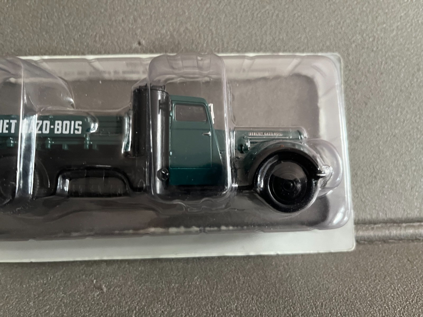 Voiture miniature Camion Berliet VDANG Gazo Bois Hachette 1/43 Défauts