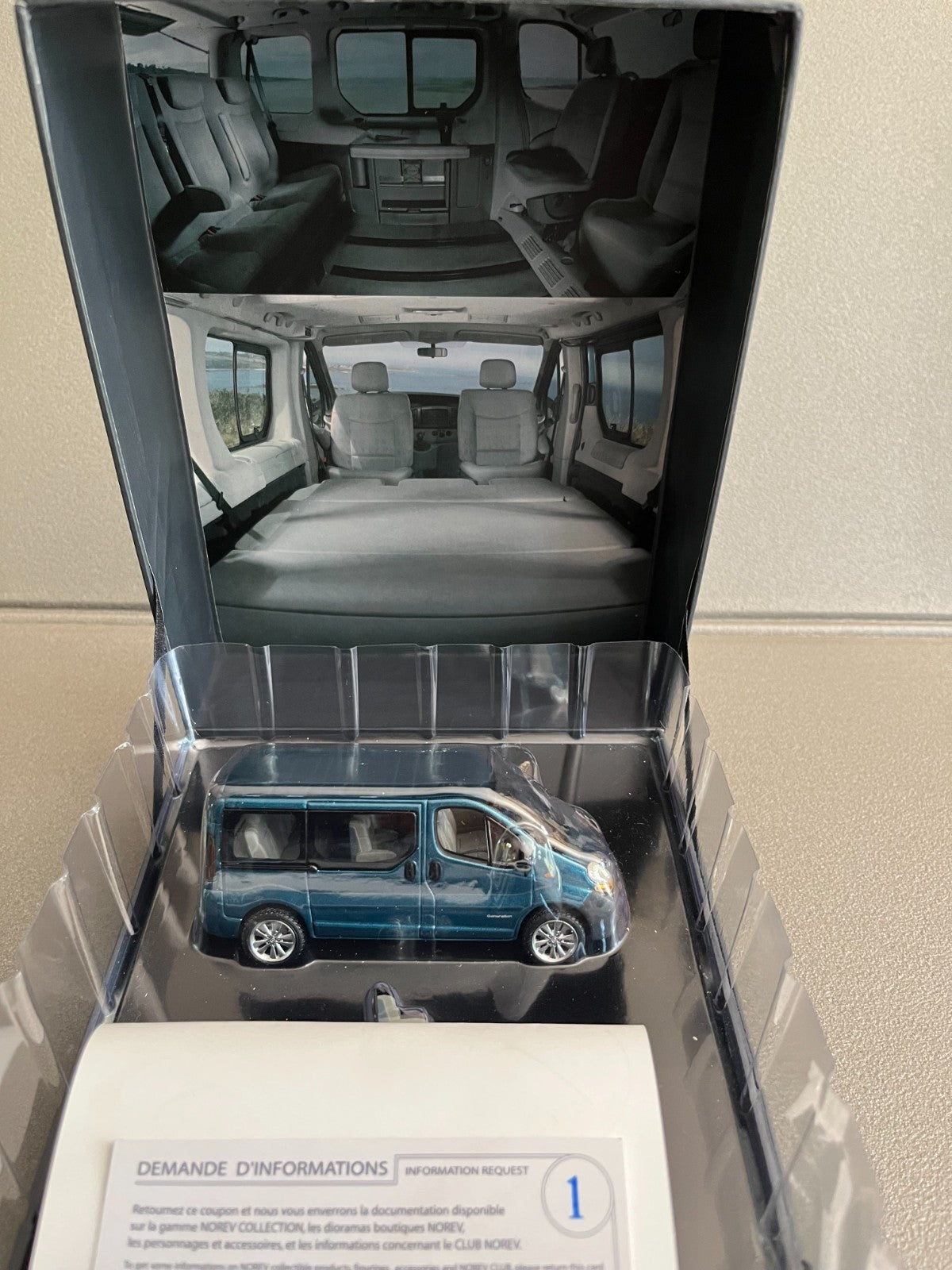 Coffret Voiture Miniature Camion Fourgon Renault Trafic Generation Norev au 1/43