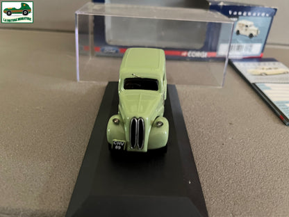 Voiture Miniature Ford 5 CWT Van Model E494C Vanguards au 1/43