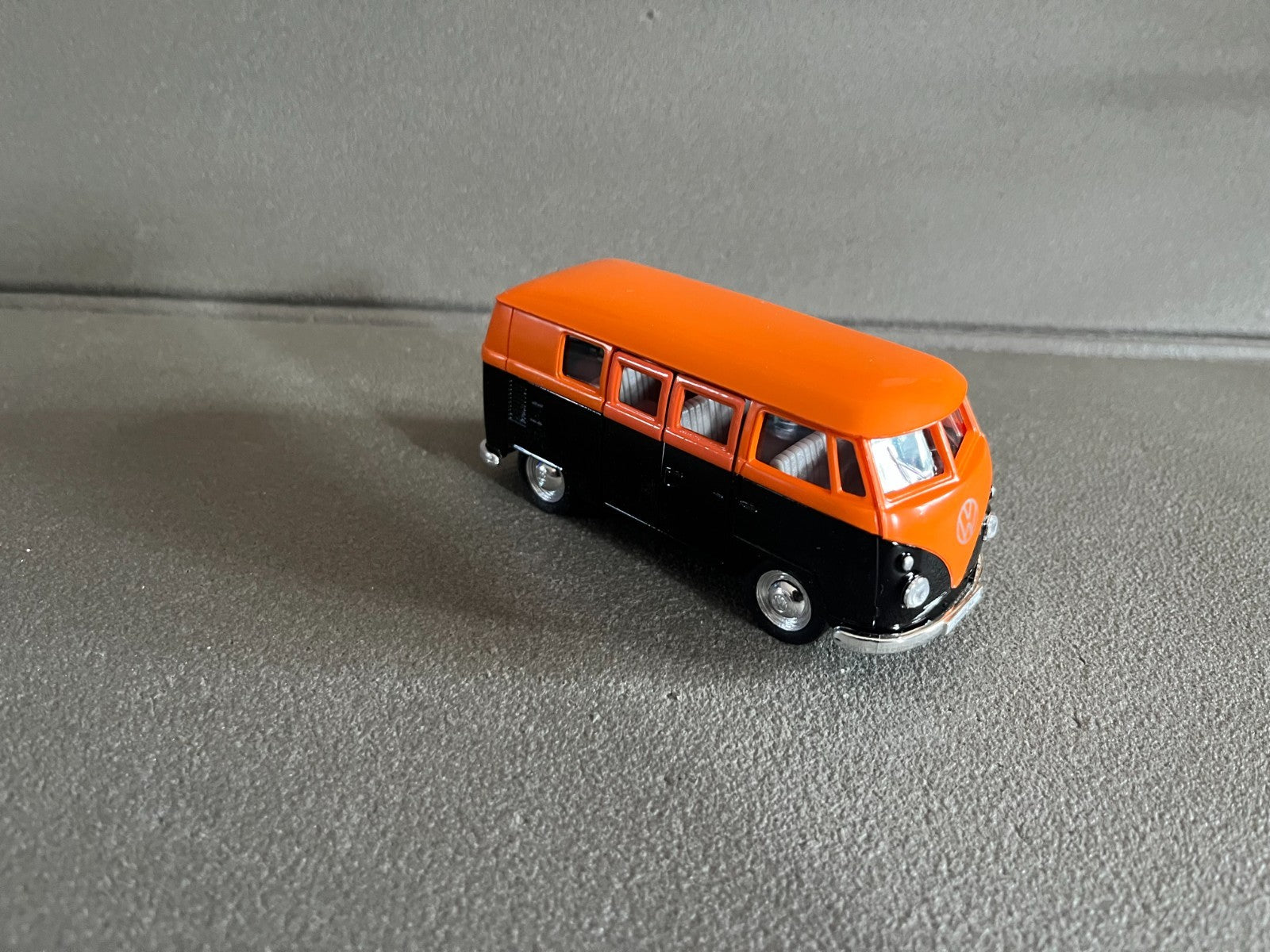 Voiture Miniature Bus Volkswagen Combi T1 1963 Welly au 1/34 1/39
