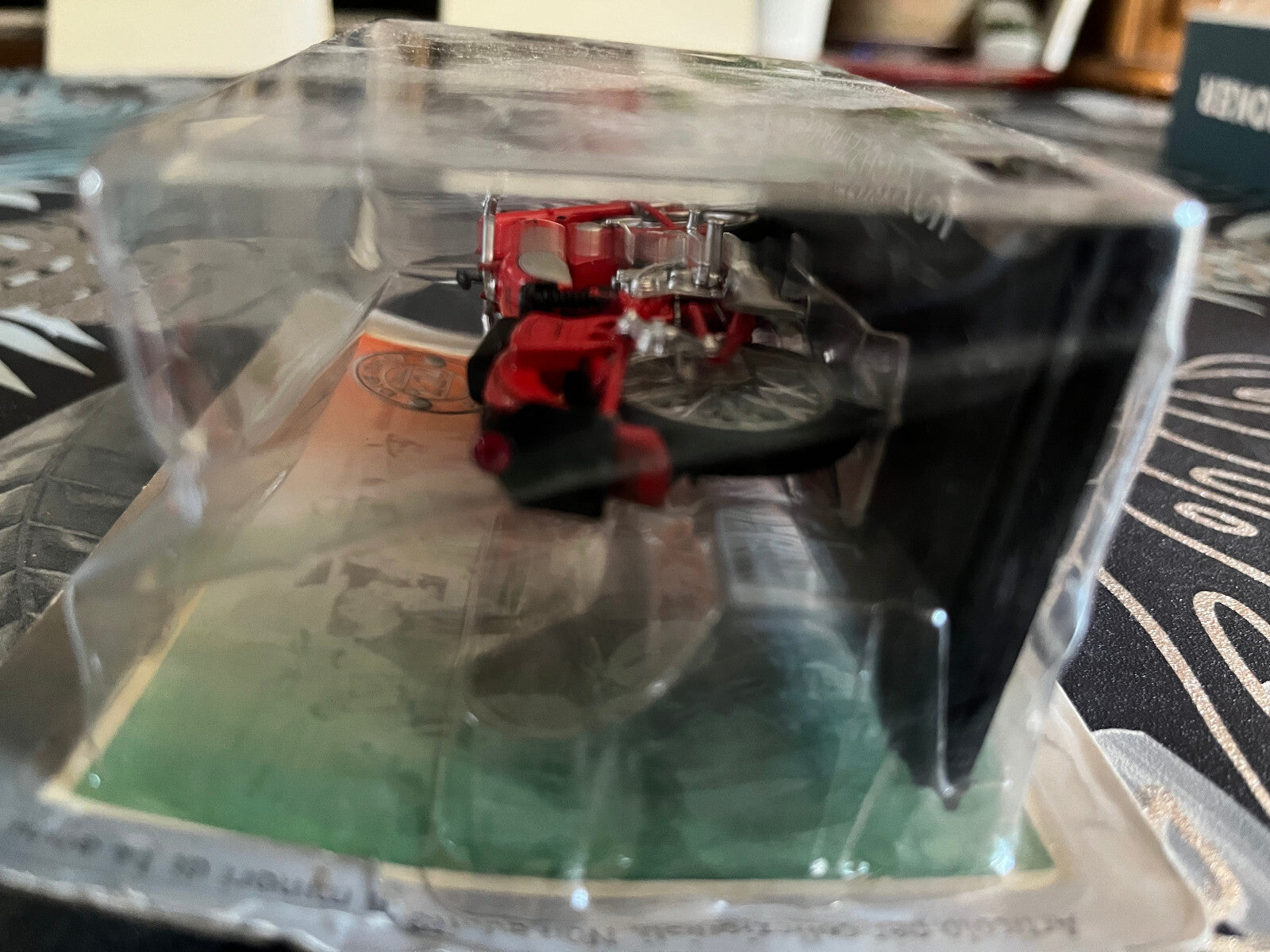 Moto miniature Guzzi Falcone Italienne 1/24