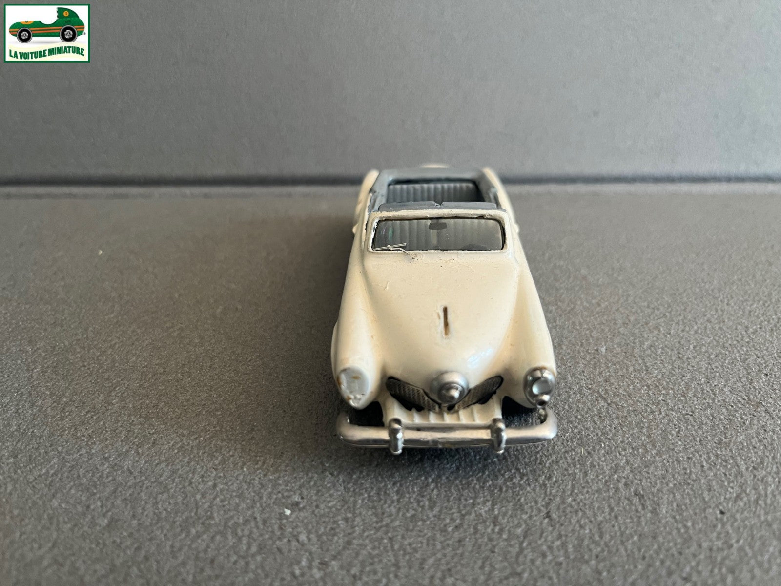 Voiture Miniature Kit monté Studebaker 51 Provence Moulage au 1/43 Défauts