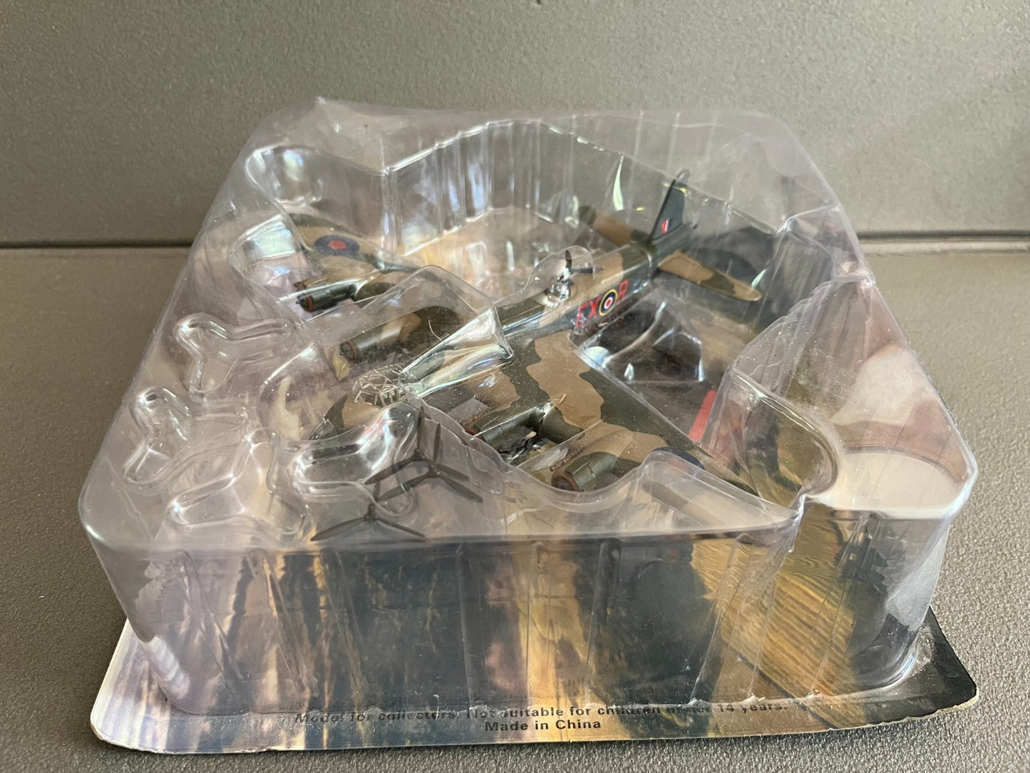 Avion miniature Militaire Bombardier Short Stirling Mk III Altaya 1/72