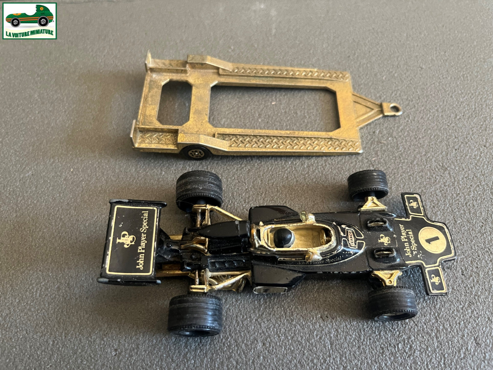 Ancienne Miniature Voiture F1 John Player + Remorque Corgi WhizzWheels au 1/36