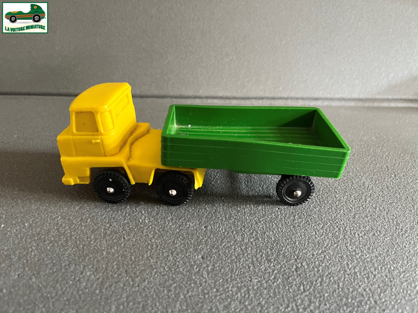 Voiture Miniature Ancien Camion Plastique Gomme 1/43 idem Tomte Vinyl Line
