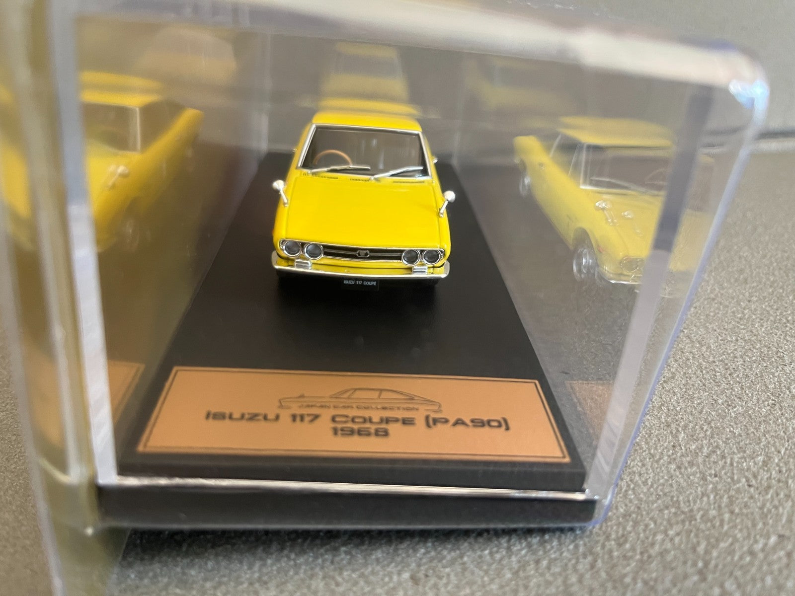 Voiture miniature Collection Isuzu 117 Coupé 1968 Hachette Japon 1/43