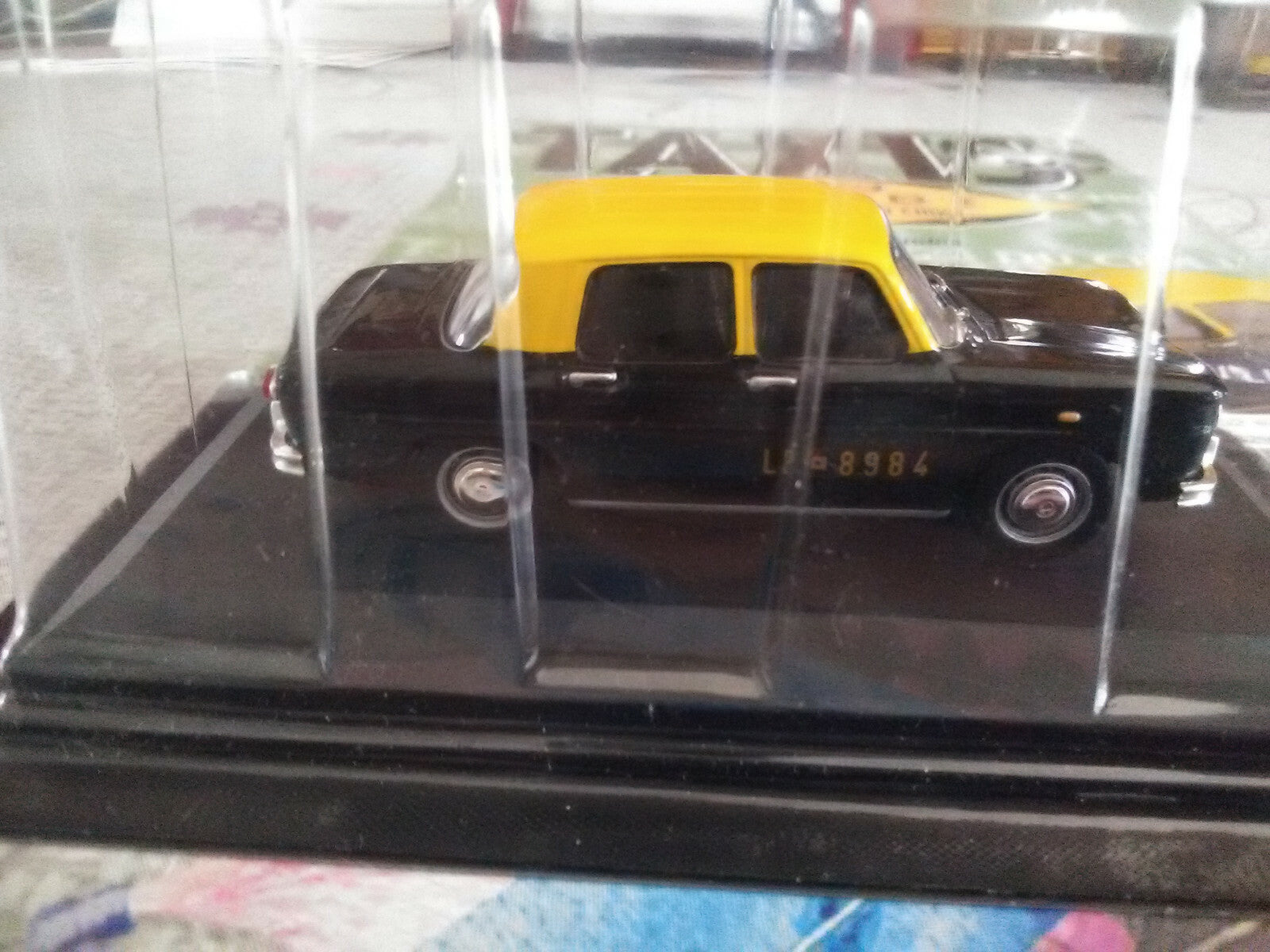 Voiture Miniature Renault 8 Santiago du Chili 1965 Taxi du Monde au 1/43