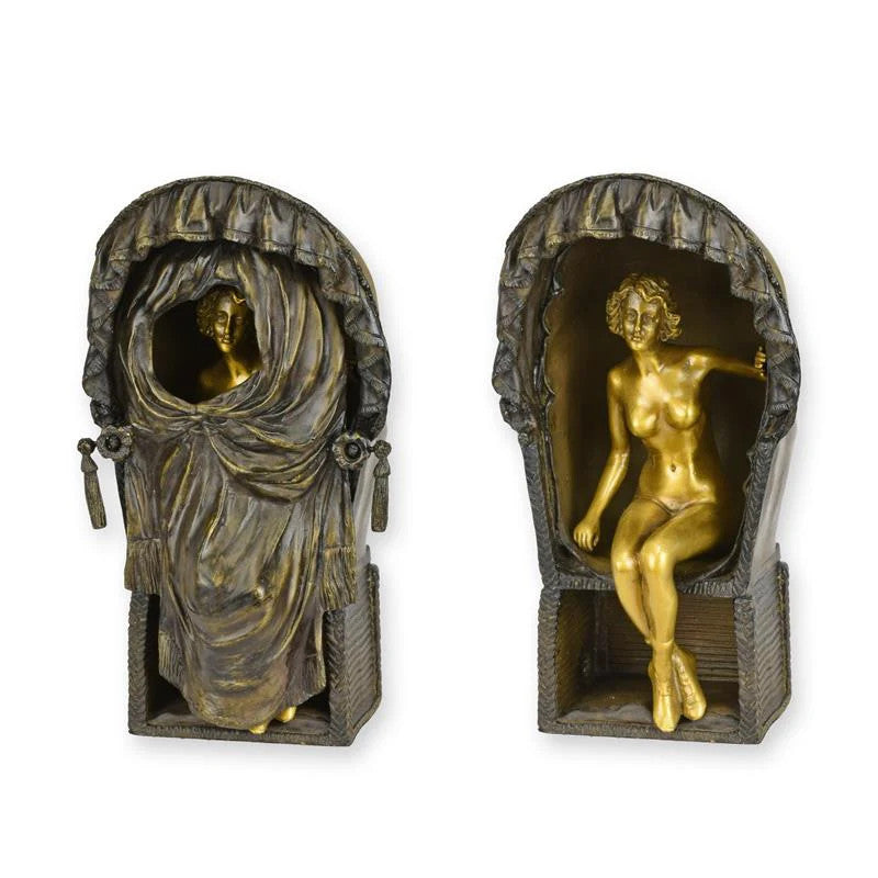 STATUE MODERNE SCULPTURE BRONZE FEMME EROTIQUEE SUR CHAISE DE PLAGE