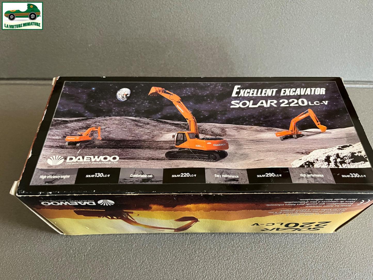 Miniature Véhicule de chantier Excavateur Daewoo Solar 220 LC-V au 1/40