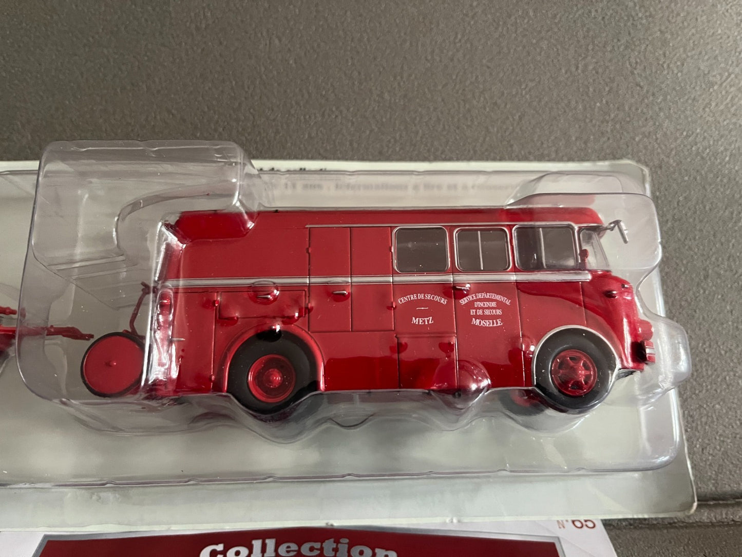Voiture miniature Camion Berliet GLCK 10 R Pompiers Metz Hachette 1/43