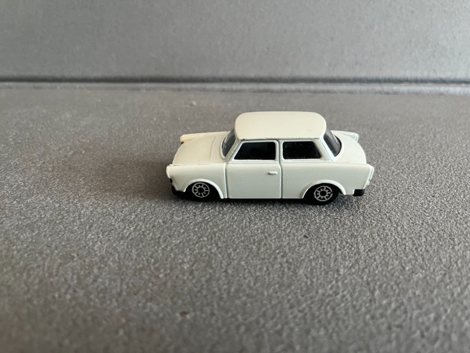 Jouet Ancien Voiture Miniature Trabant MC Toys URSS 1/60 Echelle Type Majorette