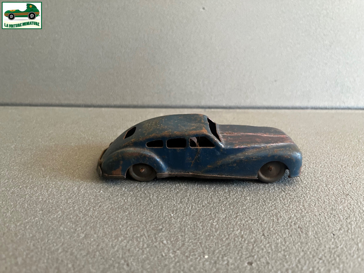 Ancienne Voiture Miniature Metal Tole Mécanisme 12cm environ Gaspard Gaubier ??