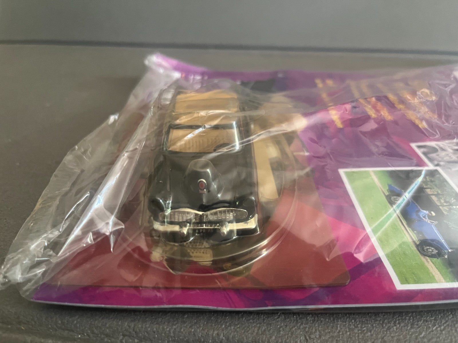 Voiture miniature Simca Présidence Norev Hachette + Fascicule au 1/43
