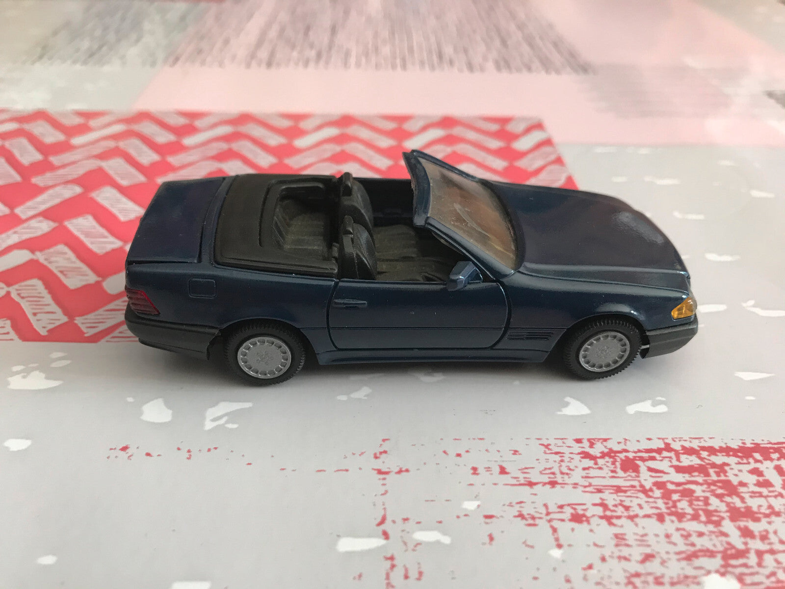 Ancienne Voiture Miniature Mercedes Benz 300 SL 500 SL Gama 1137 1/43